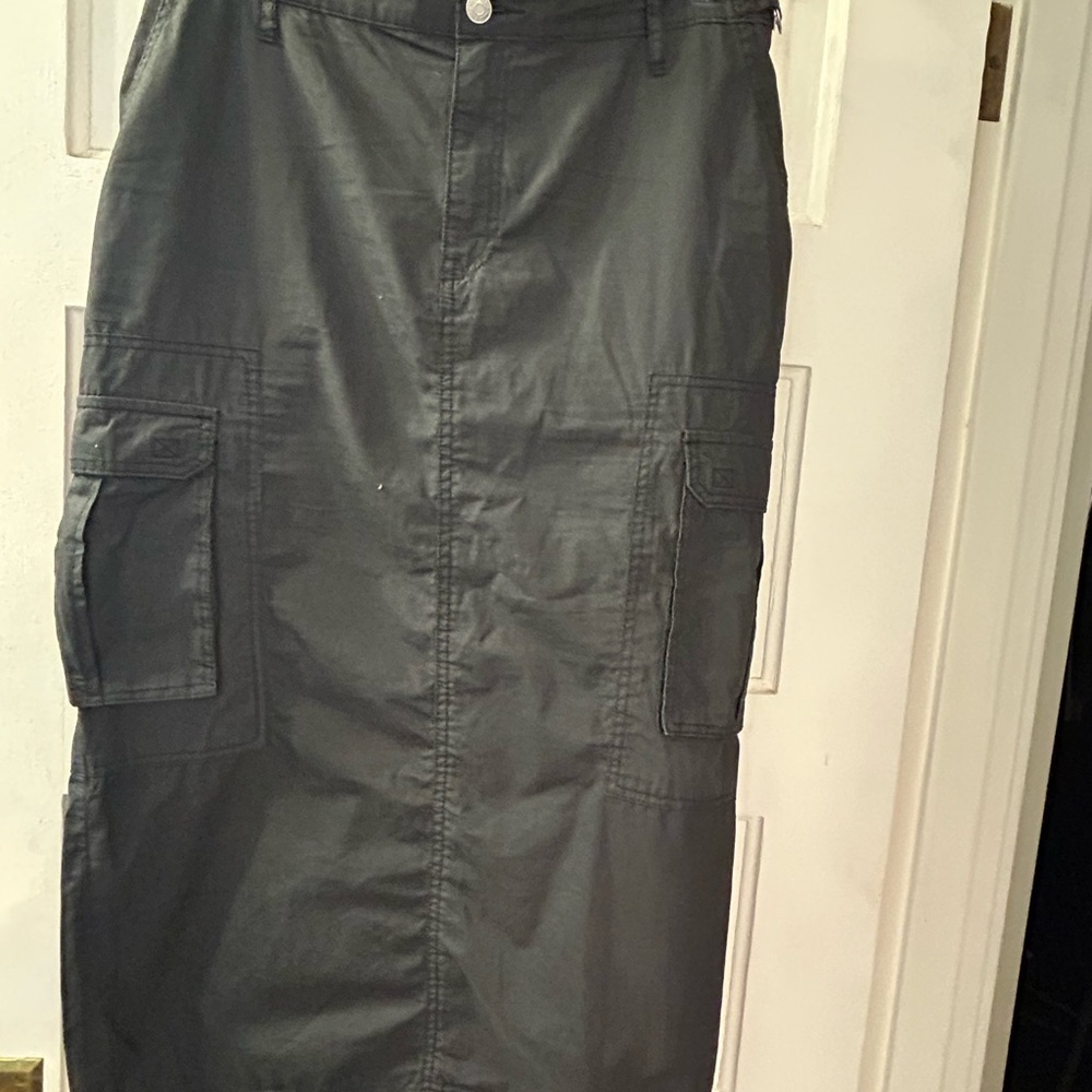 Stylish Gray Women's Cargo Skirt